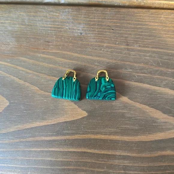 1 pc Malachite Crystal Carved Bag (random selection) - Picture 3 of 3